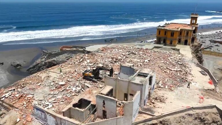 Exhotel El Castillo es demolido para construir mirador junto al Castillo Forga