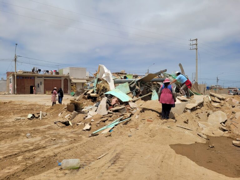Comerciantes del mercadito de Villa Libertad fueron desalojados por COFOPRI
