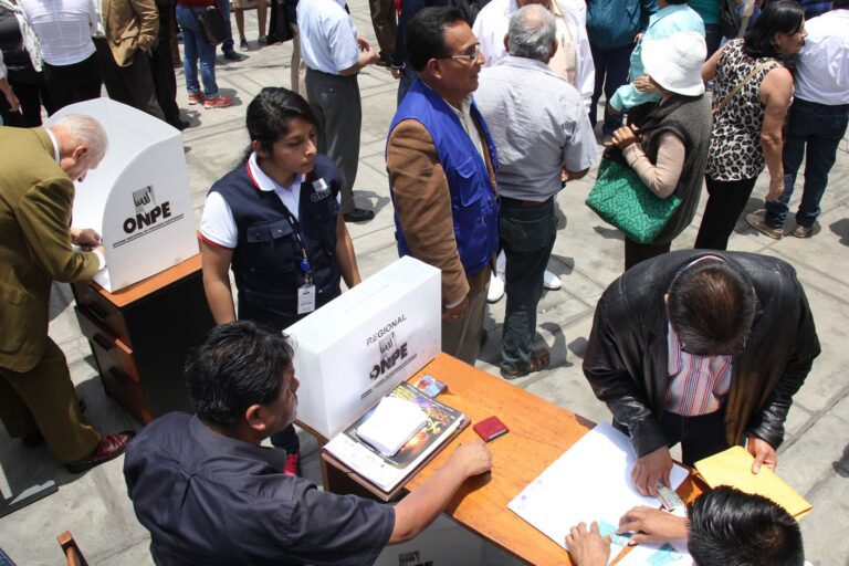 Electores como los hinchas del fútbol