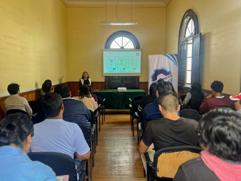 Jóvenes de Islay fortalecen sus conocimientos en tributación empresarial