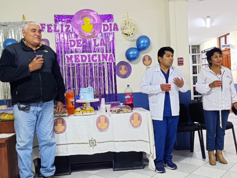 Empresario Enrique Navarro saludó a médicos punteños en su día