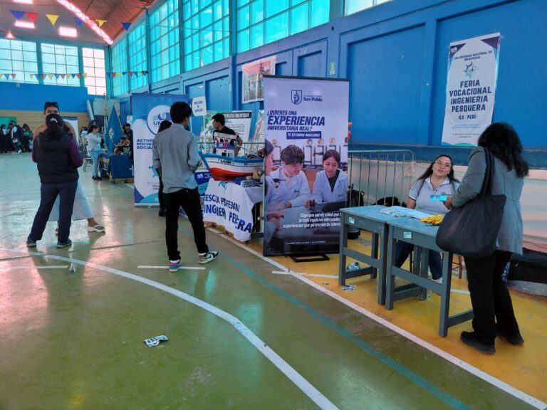 Región Policial Moquegua realizó feria vocacional y acción cívica en Ilo