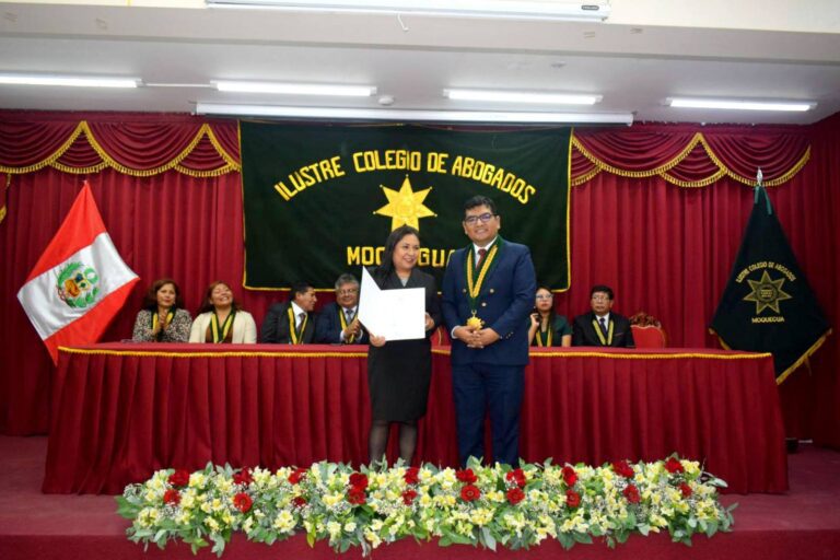Ilustre Colegio de Abogados de Moquegua reconoce trayectoria profesional de la abogada Rossmary Silva Acevedo
