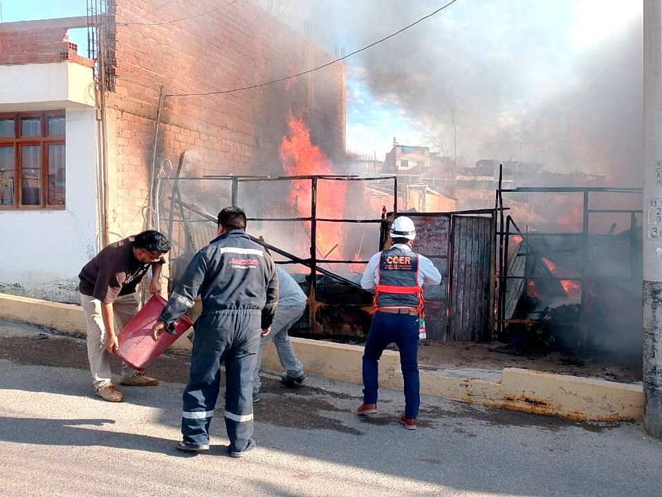 Incendio consumió vivienda en el centro poblado de San Francisco 1 Incendio en calle Nueva San Francisco Moquegua 27102025 5 La Prensa Regional