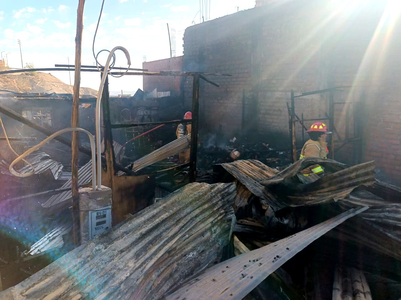 Incendio consumió vivienda en el centro poblado de San Francisco 2 Incendio en calle Nueva San Francisco Moquegua 27102025 6 La Prensa Regional