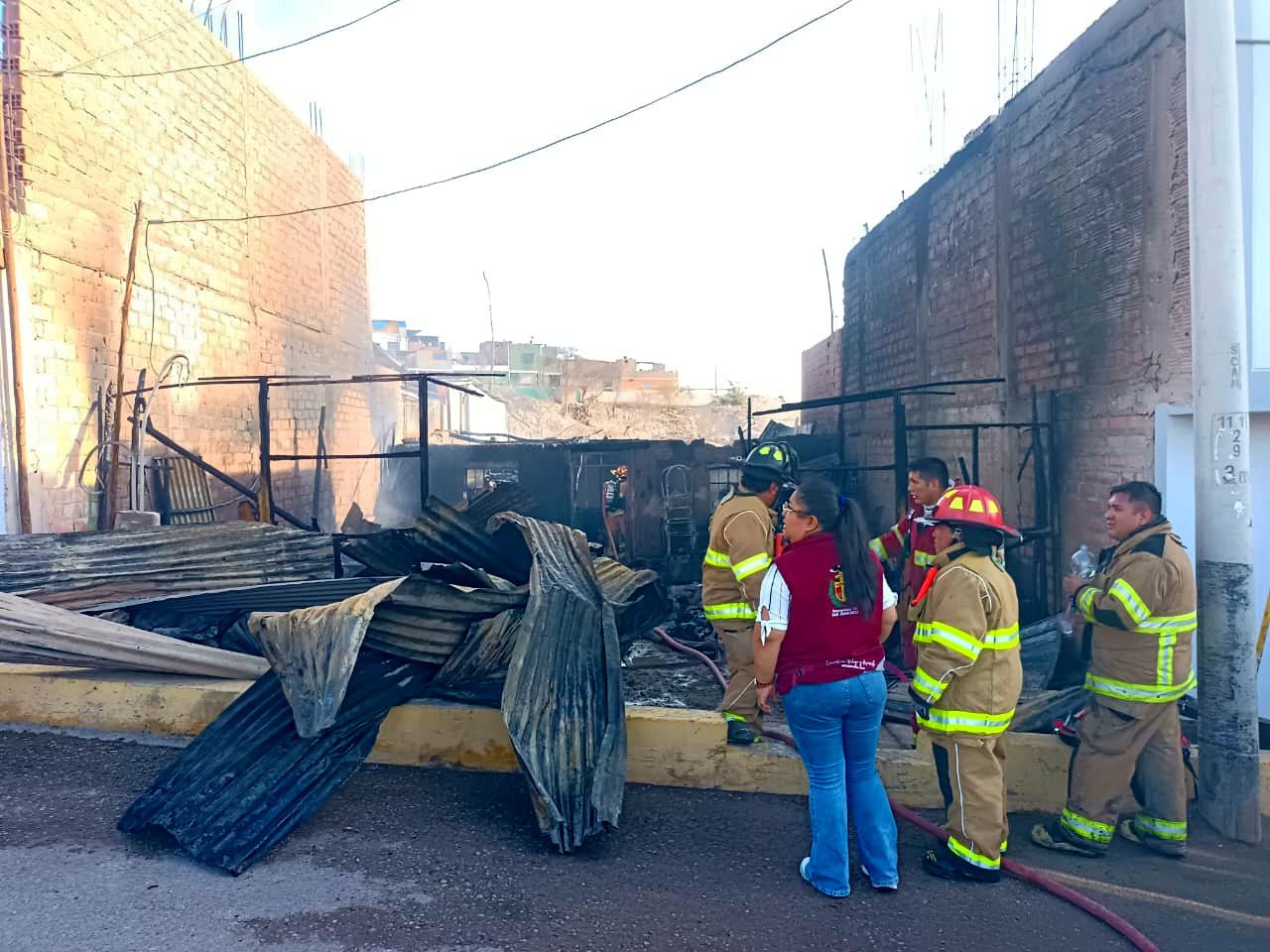 Incendio consumió vivienda en el centro poblado de San Francisco 3 Incendio en calle Nueva San Francisco Moquegua 27102025 7 La Prensa Regional
