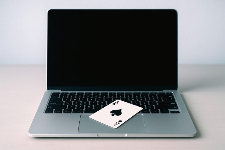 La influencia del azar en la era digital: juegos como el blackjack que marcan tendencia