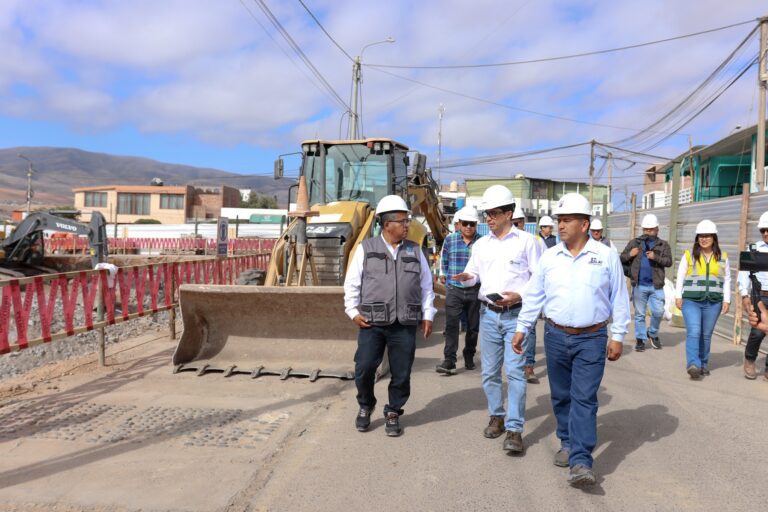 Tisur supervisa avance de obras en centro de salud Matarani