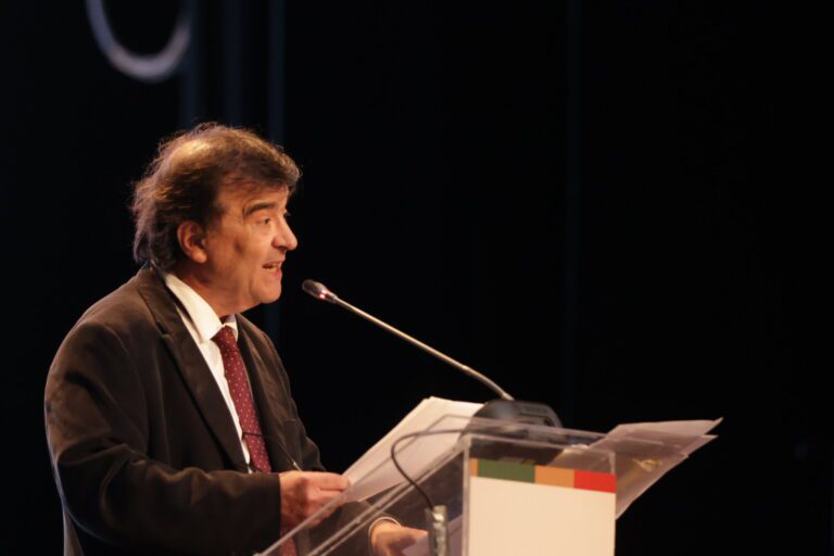 Javier Cercas alerta sobre el deterioro del lenguaje político en el X CILE