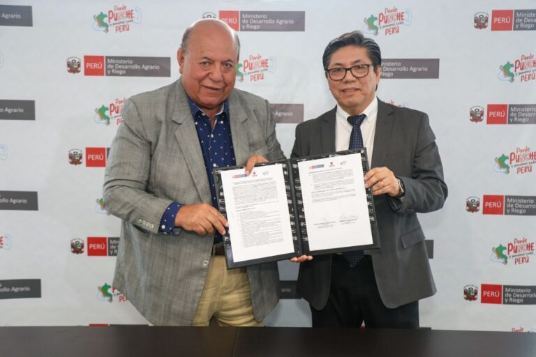 MIDAGRI y GORE Tacna firman convenio para garantizar agua en La Yarada