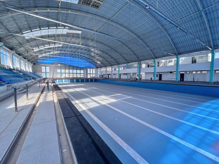 Piscina de César Vallejo lista para prueba de llenado