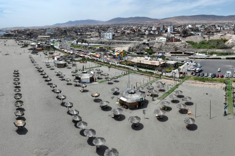Sombrillero muere súbitamente mientras trabajaba en la tercera playa de Mollendo