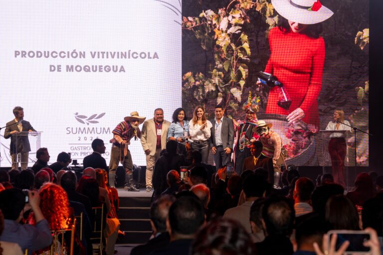 Producción vitivinícola de Moquegua recibió reconocimiento en los premios Summum 2025