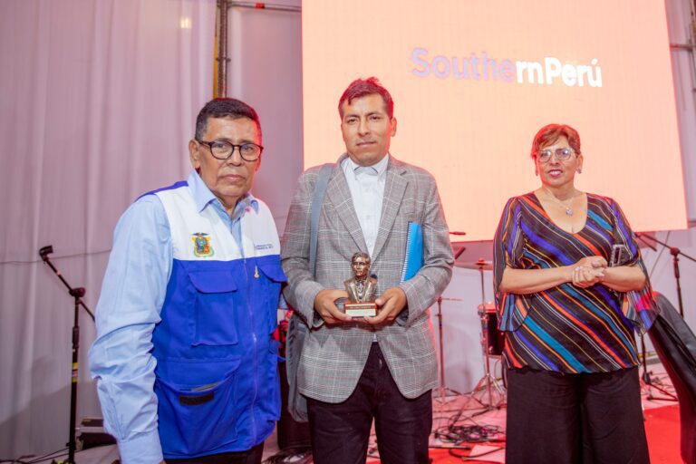 Reconocen al escritor Pedro Peralta Casani por su aporte a la cultura moqueguana