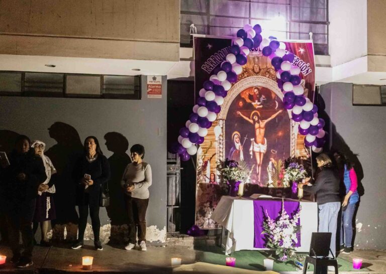 El Señor de los Milagros en Mollendo