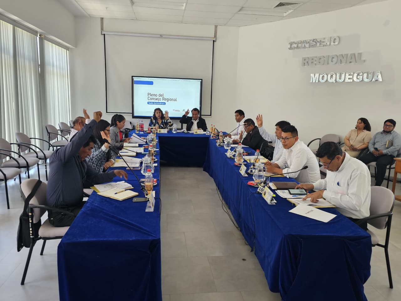 Hernán García asume como vicegobernador regional y promete respaldar la gestión de Gilia Gutiérrez 1 Sesion Consejo Regional Moquegua Aprobacion viaje gobernadora eleccion vice gobernador 20102025 4 La Prensa Regional