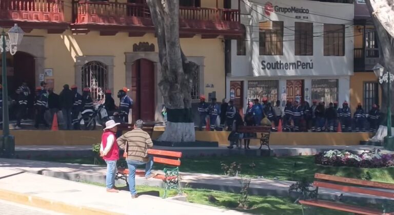 Obreros denuncian presuntos despidos arbitrarios en una obra municipal de Torata