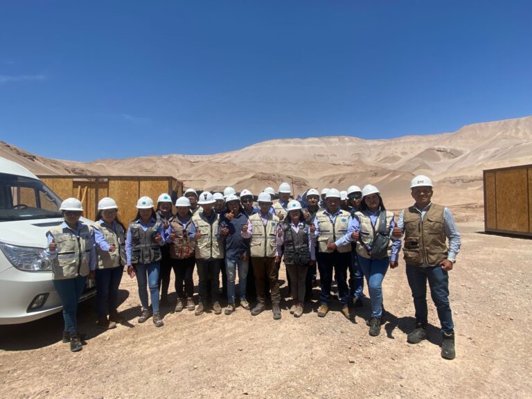 Universitarios de Juliaca visitaron el proyecto Huatipuka para conocer su construcción