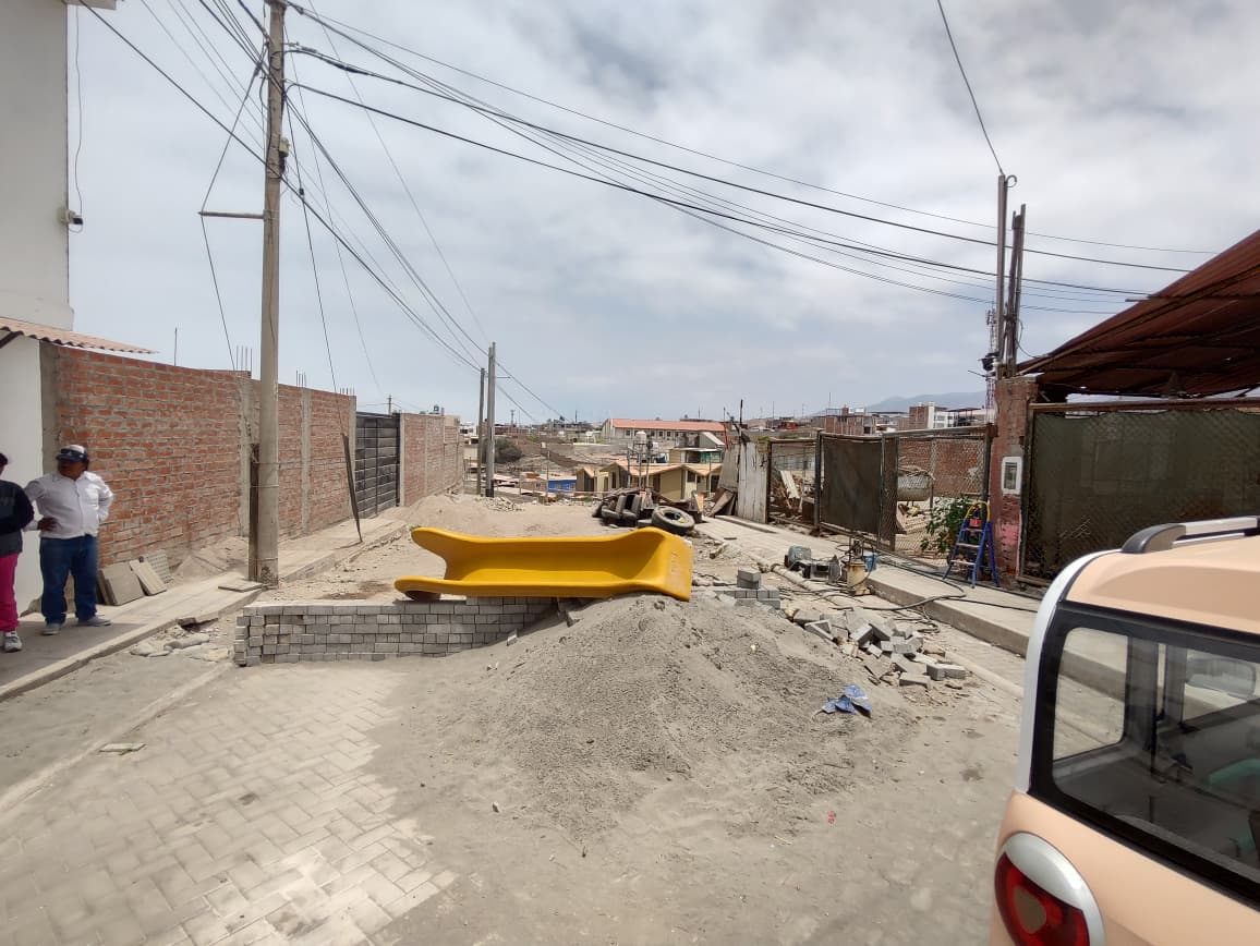 Obra inconclusa del GRA provoca malestar entre vecinos de Miramar 1 Vecinos Miramar calle Vallejo obra inconclusa denuncia 24102025 2 La Prensa Regional