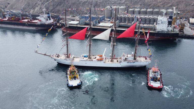 Velero B.A.P. Unión culmina su travesía en Matarani