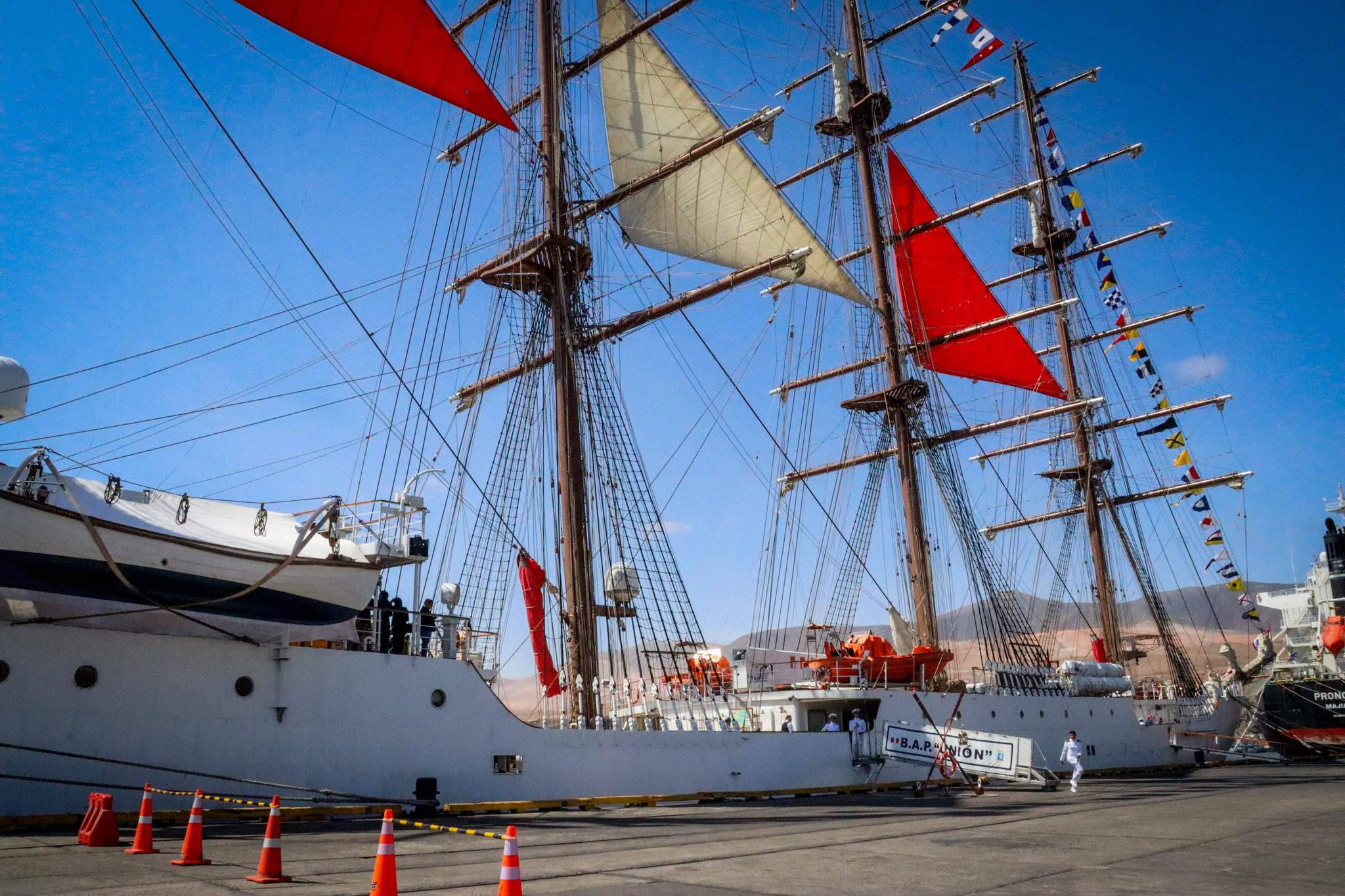 Velero B.A.P. Unión culmina su travesía en Matarani 1 Velero Union Matarani 30102025 2 La Prensa Regional