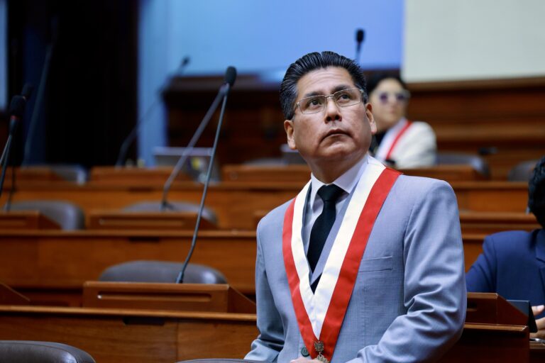 Trinquetes Políticos: Pedido “descabellado” de Cutipa