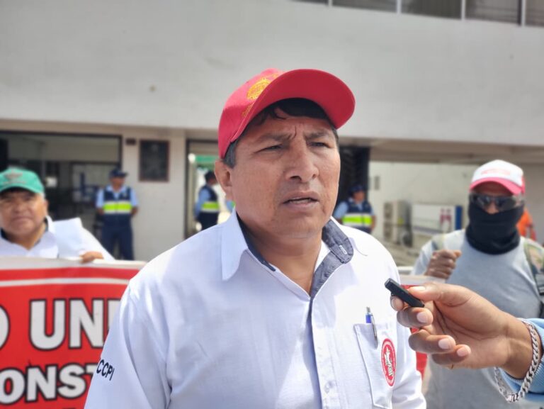 Construcción civil realizó plantón en obra del Castillo Forga