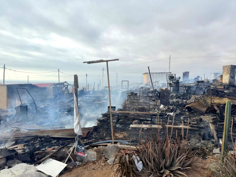 Damnificados del incendio en el A.H. 28 de Julio claman ayuda tras perderlo todo