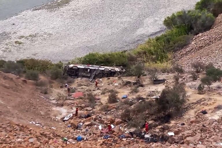 Tragedia en la Panamericana Sur: 37 muertos deja caída de bus a un abismo en Ocoña