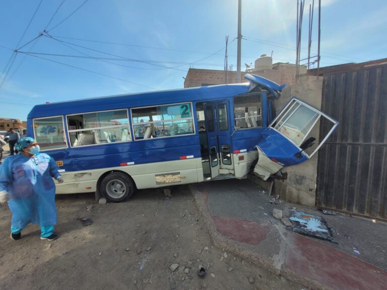 Violento choque dejó diez heridos en el AA.H. Siglo XXI de la Pampa Inalámbrica