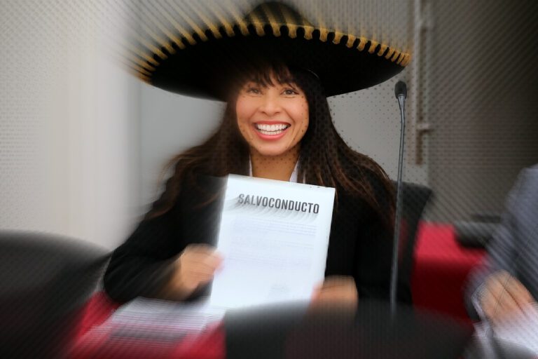 Quédate a mi lado, de momento