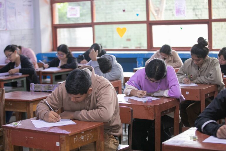 Estudiantes de Mollendo: 54 rendirán examen nacional Beca 18