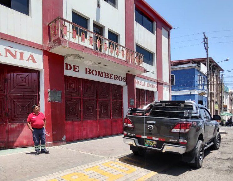 Camioneta bloqueó puerta de bomberos de Mollendo