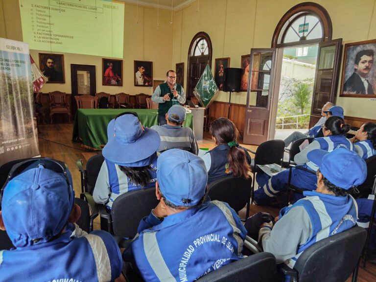 Serfor capacita a personal de áreas verdes de Mollendo