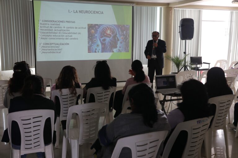 Capacitan a docentes de Matarani en neurociencias aplicadas a la educación