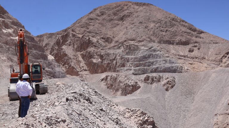 Carretera Los Ángeles–Yacango supera el 55 % de avance