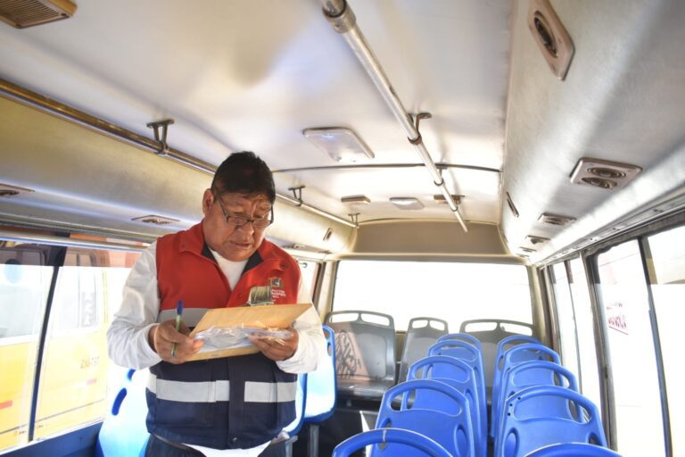 Vecinos alertan: rutas D y 2 no cubren demanda en horas punta