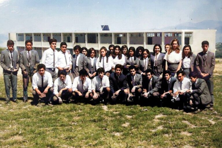 Conmemoran bodas de oro de egresados de la Escuela Normal de Moquegua