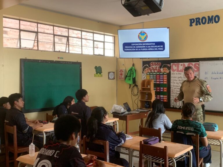 Estudiantes de Matarani reciben charlas sobre orientación vocacional 