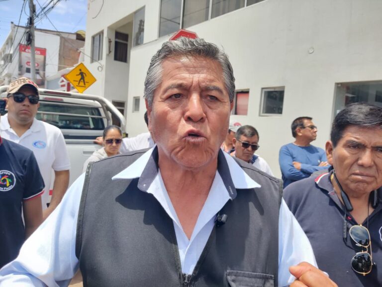 “Nos tienen como un mal necesario”: minivanes seguirán en paradero informal por 15 días