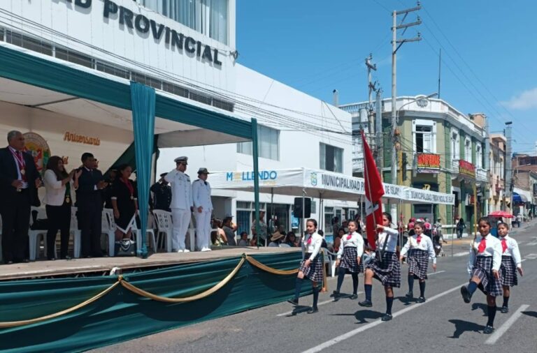 IIEE de Mollendo se preparan para concurso de desfile por aniversario de la PNP