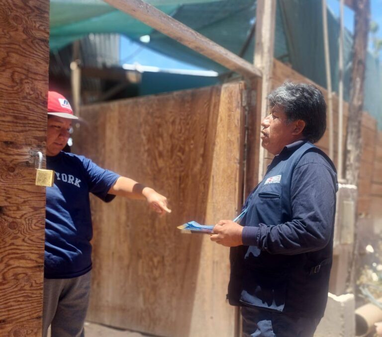 Personal de salud realiza visitas domiciliarias para prevenir el dengue en Moquegua