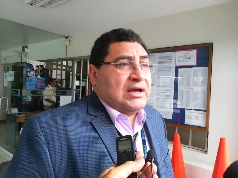 Edilberto Salazar Zender, nuevo director de la Red Asistencial Moquegua de EsSalud
