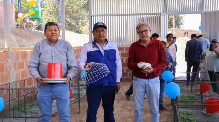 Entrega de equipamiento impulsa la crianza de cuyes en el valle de Moquegua