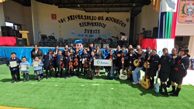 Escolares moqueguanos destacan en concurso nacional Gota de Oro de la Sunass