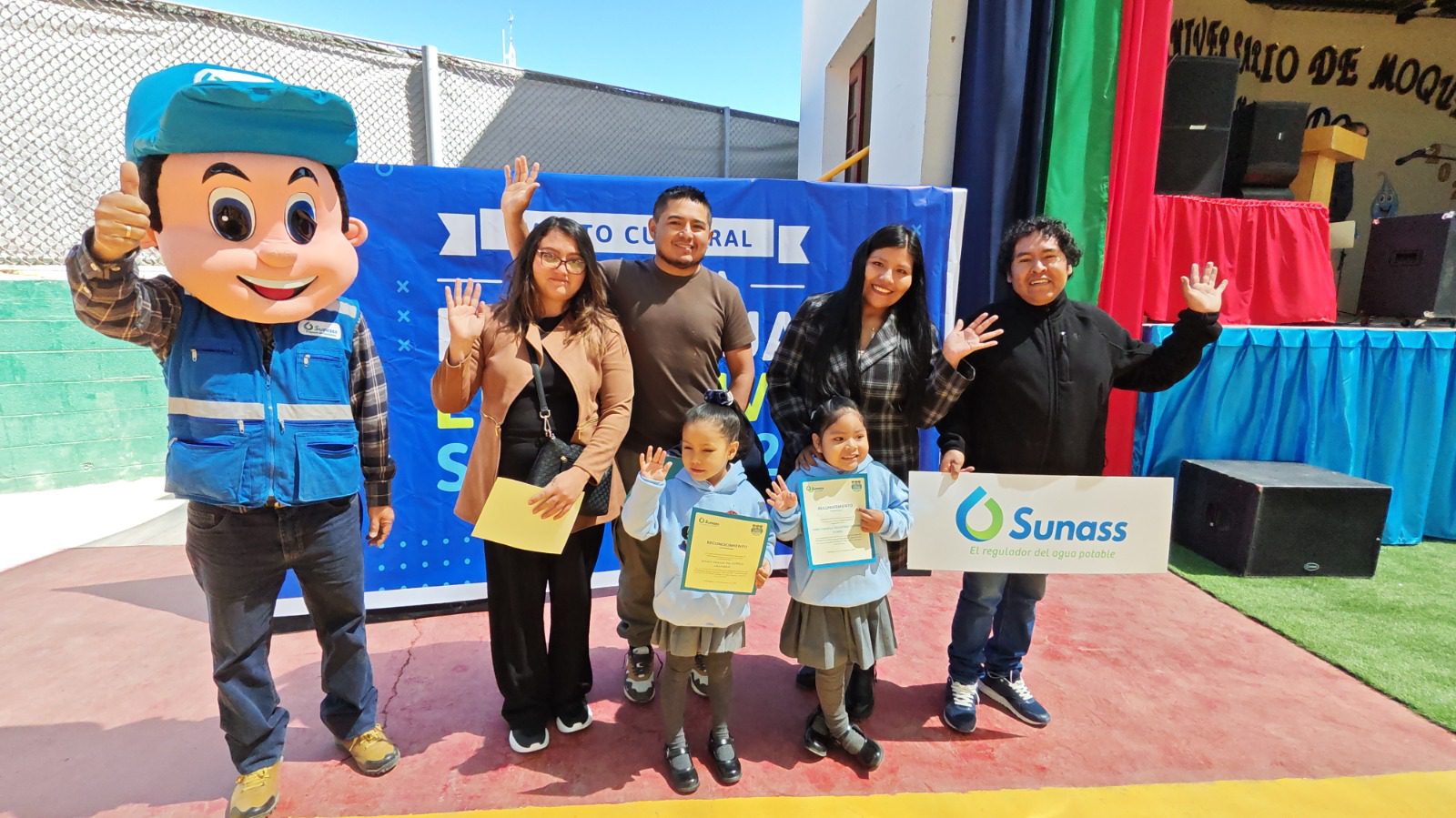 Escolares moqueguanos destacan en concurso nacional Gota de Oro de la Sunass 2 Escolares moqueguanos destacan en concurso nacional Gota de Oro de la Sunass 26112025 3 La Prensa Regional