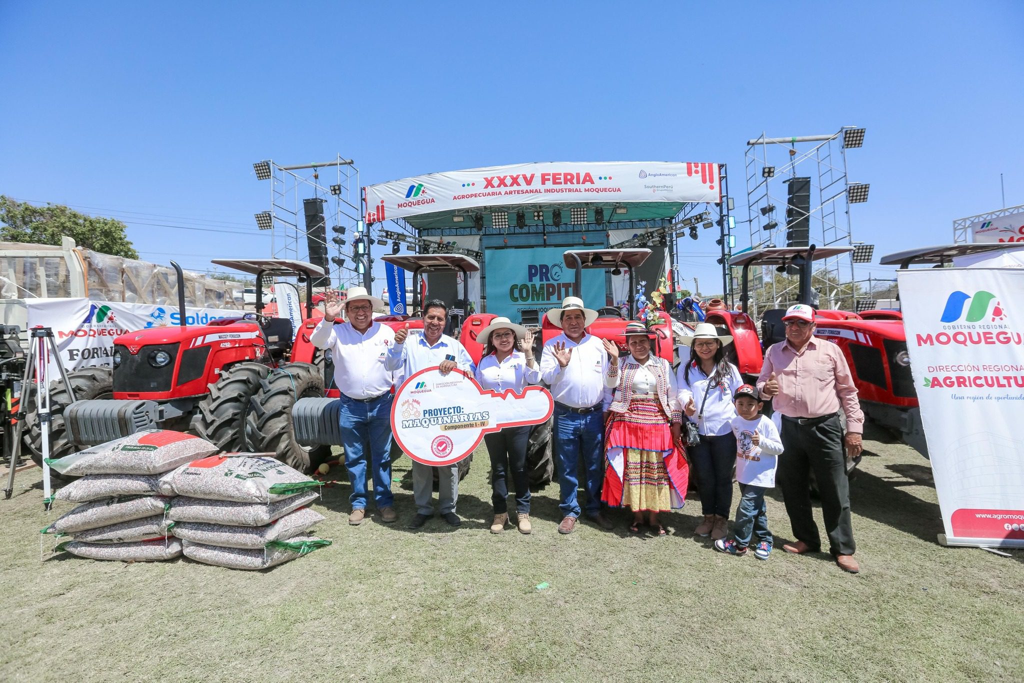 Gobierno Regional entrega bienes a ganadores del Procompite de Ilo y Moquegua 2 Gobierno Regional entrega bienes a ganadores del Procompite de Ilo y Moquegua 30112025 3 La Prensa Regional