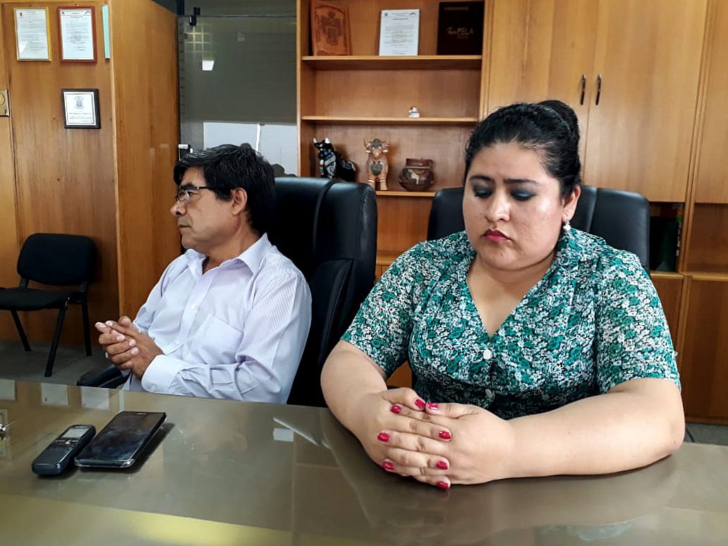 Funcionarios y proveedores sentenciados por colusión en agravio de la Municipalidad de Ilo 1 Jefa de Logistica MPI Beynee Liz Mendoza Herrera conferencia de prensa 14112018 La Prensa Regional