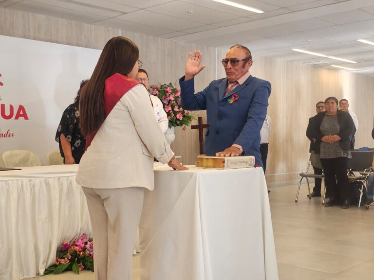 Reciben credenciales: nuevo vicegobernador y consejero juramentaron en Moquegua