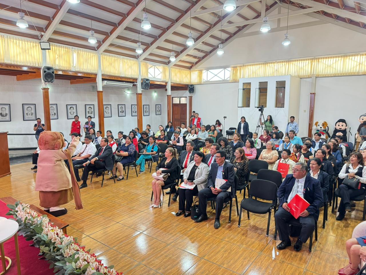 DREMO presentó Guía Metodológica para fortalecer competencias en educación primaria 1 Lanzamiento de la Guia de articulacion de competencias comunicativas DREMO 14112025 2 La Prensa Regional